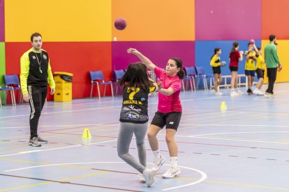 Diversión entre las futuras perlas del balonmano