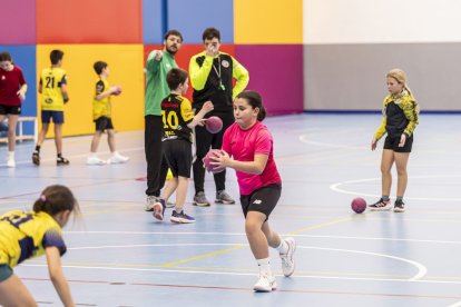 Diversión entre las futuras perlas del balonmano