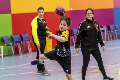 Diversión entre las futuras perlas del balonmano