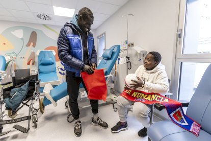Los jugadores alegraron la mañana a los niños ingresados