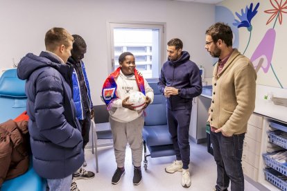 Los jugadores alegraron la mañana a los niños ingresados