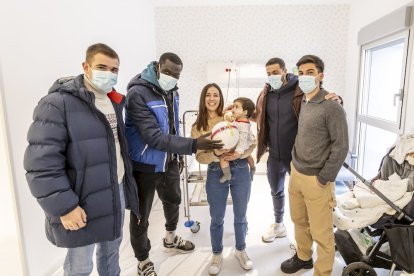 Los jugadores alegraron la mañana a los niños ingresados