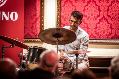 Patatas a la importancia llenó el salón de público ansioso de jazz