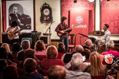 Patatas a la importancia llenó el salón de público ansioso de jazz