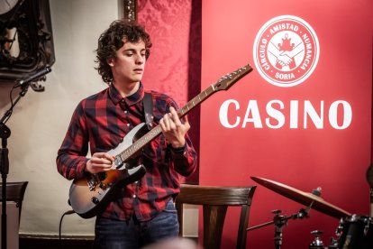 Patatas a la importancia llenó el salón de público ansioso de jazz