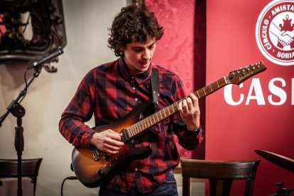 Patatas a la importancia llenó el salón de público ansioso de jazz
