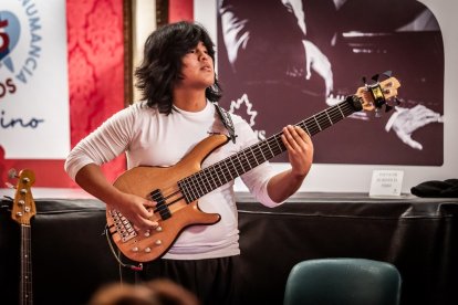 Patatas a la importancia llenó el salón de público ansioso de jazz