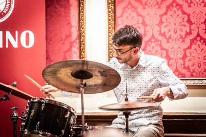 Patatas a la importancia llenó el salón de público ansioso de jazz