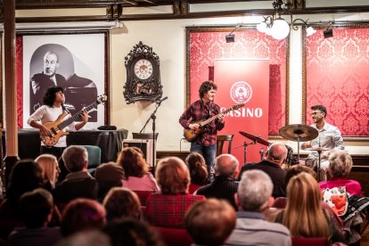 Patatas a la importancia llenó el salón de público ansioso de jazz