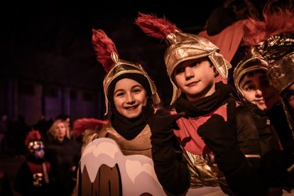 Una preciosa y colorida marcha acompañó a los Reyes Magos