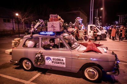 Una preciosa y colorida marcha acompañó a los Reyes Magos