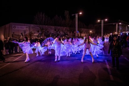 Una preciosa y colorida marcha acompañó a los Reyes Magos