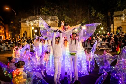 Una preciosa y colorida marcha acompañó a los Reyes Magos