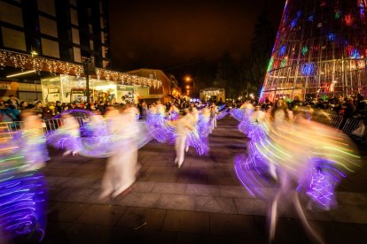 Una preciosa y colorida marcha acompañó a los Reyes Magos