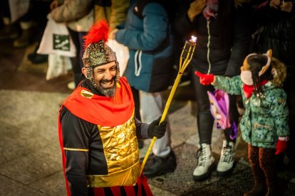 Una preciosa y colorida marcha acompañó a los Reyes Magos