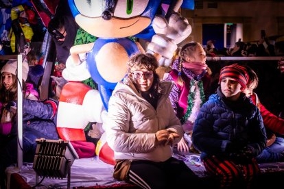 Una preciosa y colorida marcha acompañó a los Reyes Magos