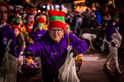 Una preciosa y colorida marcha acompañó a los Reyes Magos