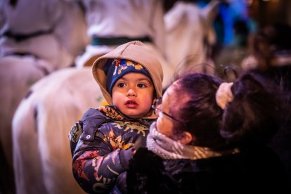 Una preciosa y colorida marcha acompañó a los Reyes Magos