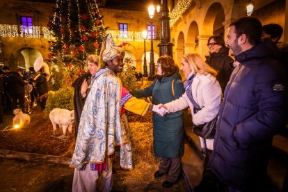 Una preciosa y colorida marcha acompañó a los Reyes Magos