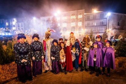 Una preciosa y colorida marcha acompañó a los Reyes Magos