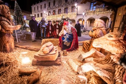 Una preciosa y colorida marcha acompañó a los Reyes Magos