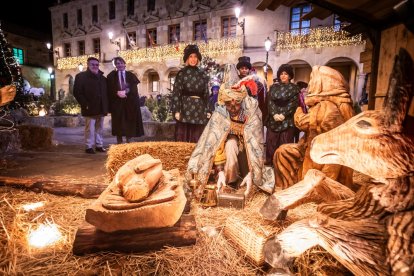 Una preciosa y colorida marcha acompañó a los Reyes Magos