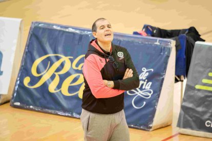 Juani Osuna, entrenador de las sorianas.