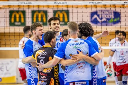 El equipo celeste vencieron en cuatro sets