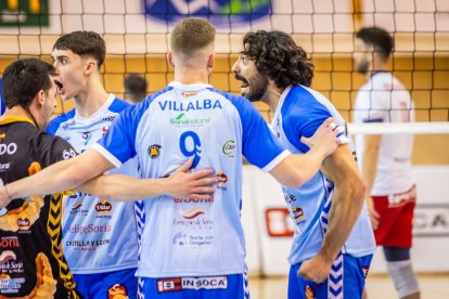 El equipo celeste vencieron en cuatro sets