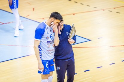 El equipo celeste vencieron en cuatro sets