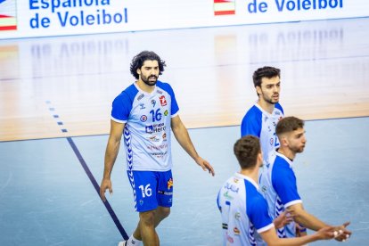 El equipo celeste vencieron en cuatro sets