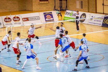 El equipo celeste vencieron en cuatro sets