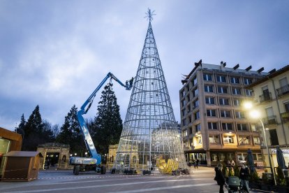Comienzan las labores de desmontaje en la Plaza de Mariano Granados.