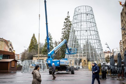 Comienzan las labores de desmontaje en la Plaza de Mariano Granados.