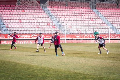 El encuentro estaba previsto a las 17.00 horas de este domingo.