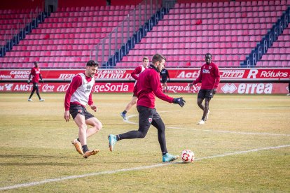 El encuentro estaba previsto a las 17.00 horas de este domingo.