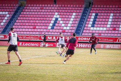 El encuentro estaba previsto a las 17.00 horas de este domingo.