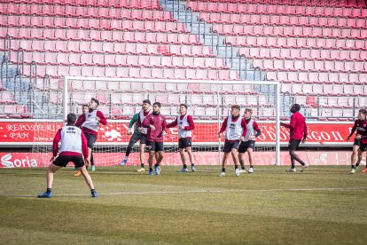El encuentro estaba previsto a las 17.00 horas de este domingo.