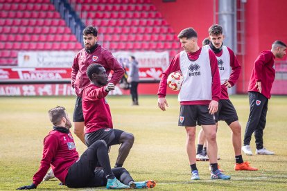 El encuentro estaba previsto a las 17.00 horas de este domingo.