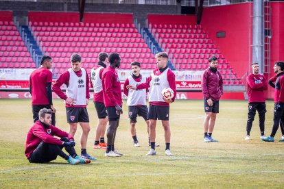 El encuentro estaba previsto a las 17.00 horas de este domingo.