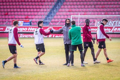 El encuentro estaba previsto a las 17.00 horas de este domingo.