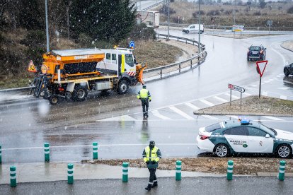 Primeros copos de nieve que han teñido de blanco la capital soriana.