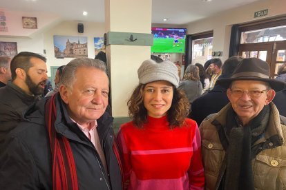 La presidenta de la Comunidad de Madrid visita por sorpresa El Burgo de Osma.
