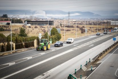 Movilización de tractores en protesta por la Agenda 2030 y la carga burocrática.