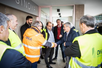 Visita de autoridades y trabajadores a las nuevas instalaciones.