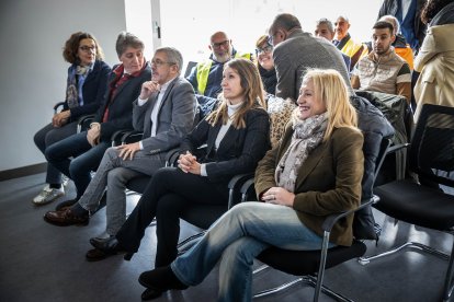 Visita de autoridades y trabajadores a las nuevas instalaciones.