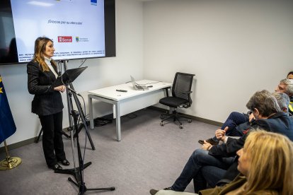 Visita de autoridades y trabajadores a las nuevas instalaciones.