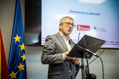 Visita de autoridades y trabajadores a las nuevas instalaciones.