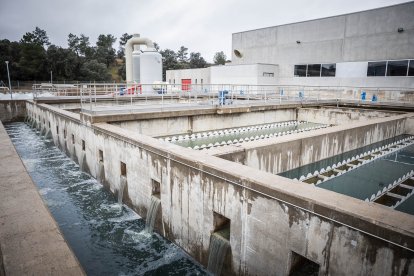 Visita de autoridades y trabajadores a las nuevas instalaciones.