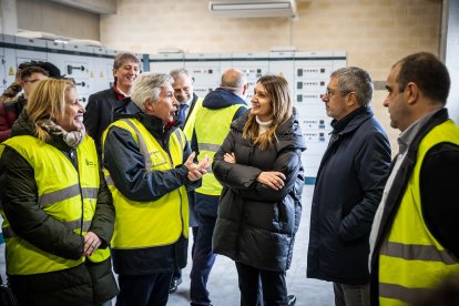 Visita de autoridades y trabajadores a las nuevas instalaciones.